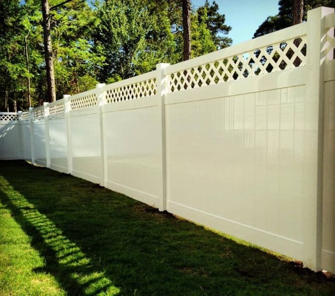 White vinyl privacy fencing